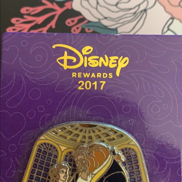 Authentic Disney Rare VISA Members only pin 2017 - Picture 3 of 4